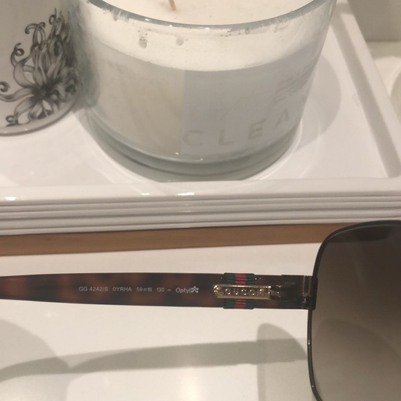 Gucci sunglasses and case - Picture 4 of 5